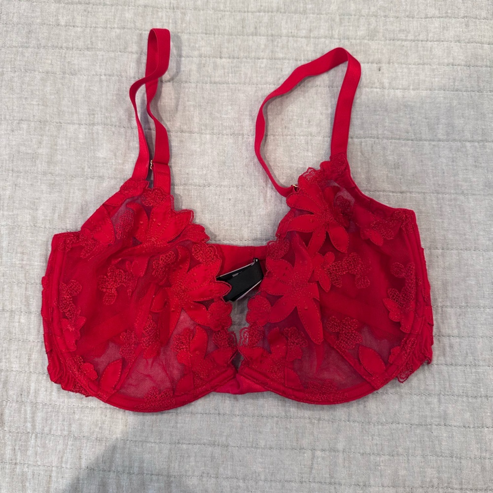 PINK Victoria's Secret Red Floral Lace Bra